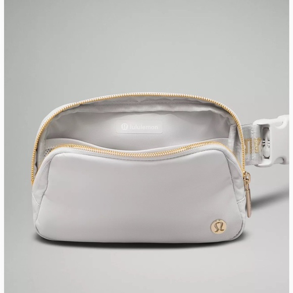 Lululemon belt bag wordmark 1L - Picture 5 of 6